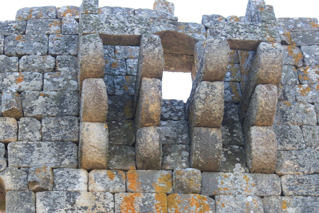 Ruins of the Castle of Vilharigues: A Medieval Seigneurial Tower in Portugal 2 Ruínas do Castelo de Vilharigues