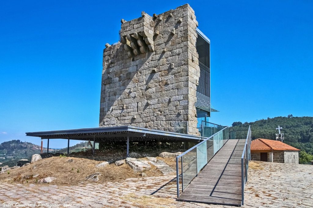 Ruins of the Castle of Vilharigues: A Medieval Seigneurial Tower in Portugal 3 Ruínas do Castelo de Vilharigues
