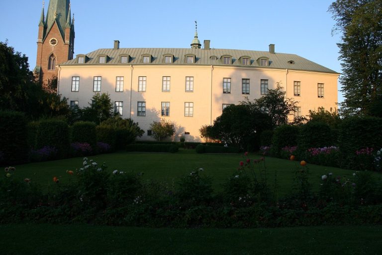Linköping Castle: Medieval Episcopal Estate and Royal Residence