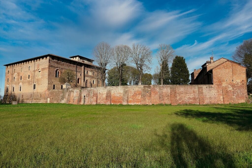 Lardirago Castle