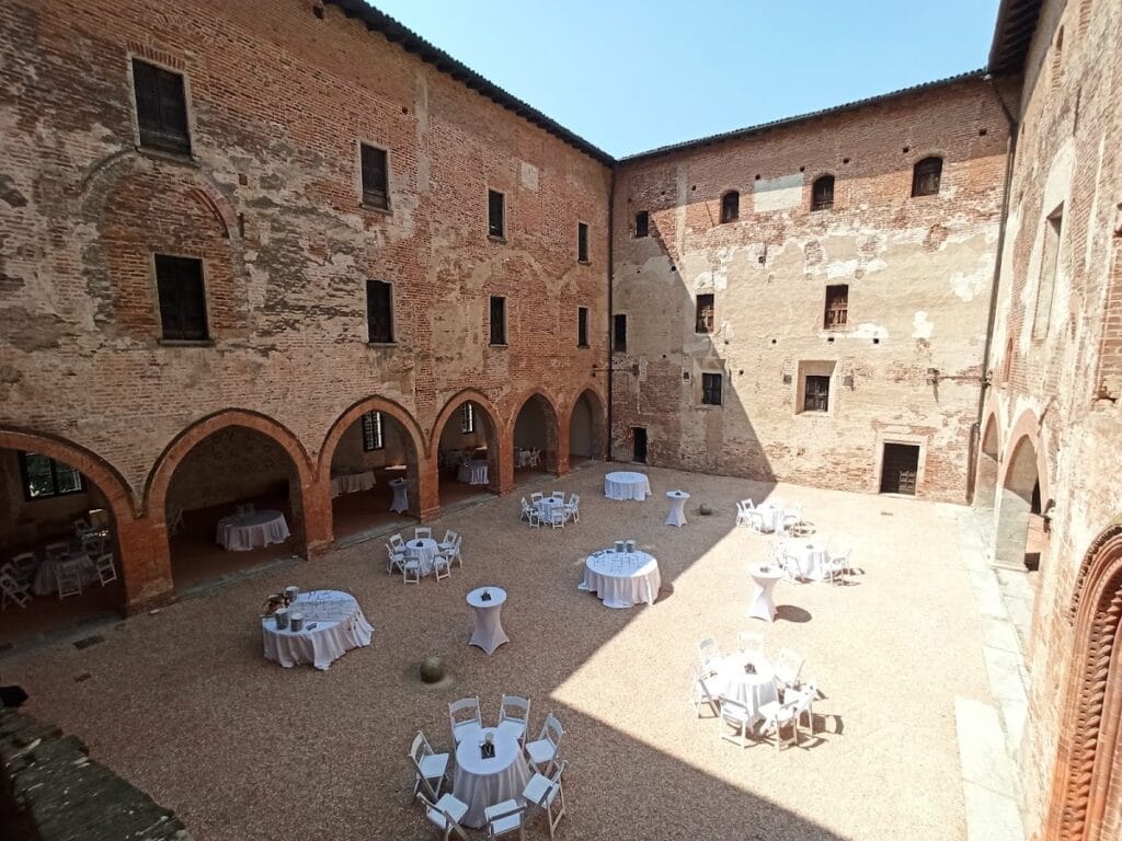 Lardirago Castle