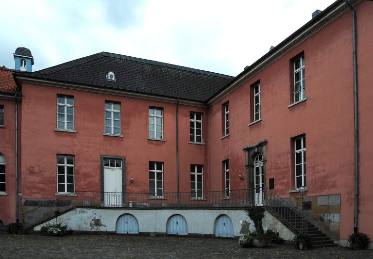 Schloss Kalkum: A Water Castle and Hatzfeldt Residence in Düsseldorf