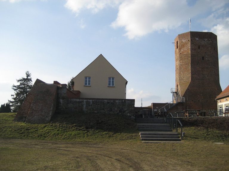 Löcknitz Castle: A Medieval Lowland Fortress in Germany