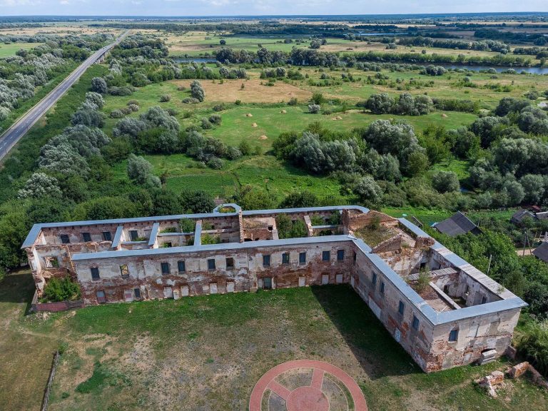 Bychaŭ Castle: A Fortified Residence and Arsenal in Belarus