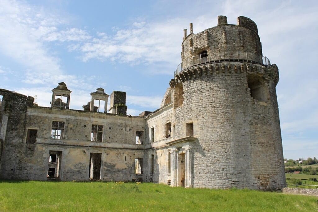 Château de Bidache: A Historic Castle in Southwestern France 7 Château de Bidache