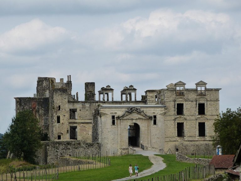 Château de Bidache: Seat of the Sovereign Principality of Bidache