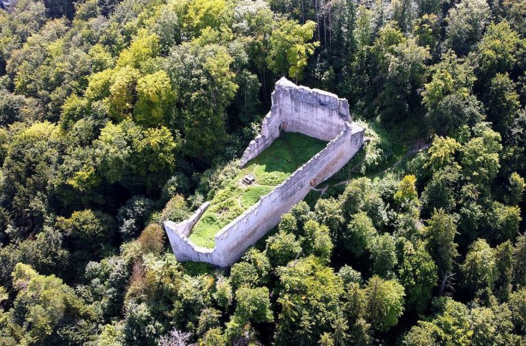 Burg Rumburg: A Medieval Fortified Castle in Bavaria