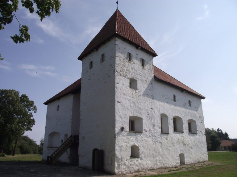 Purtse Castle: A Fortified Manor House in Estonia