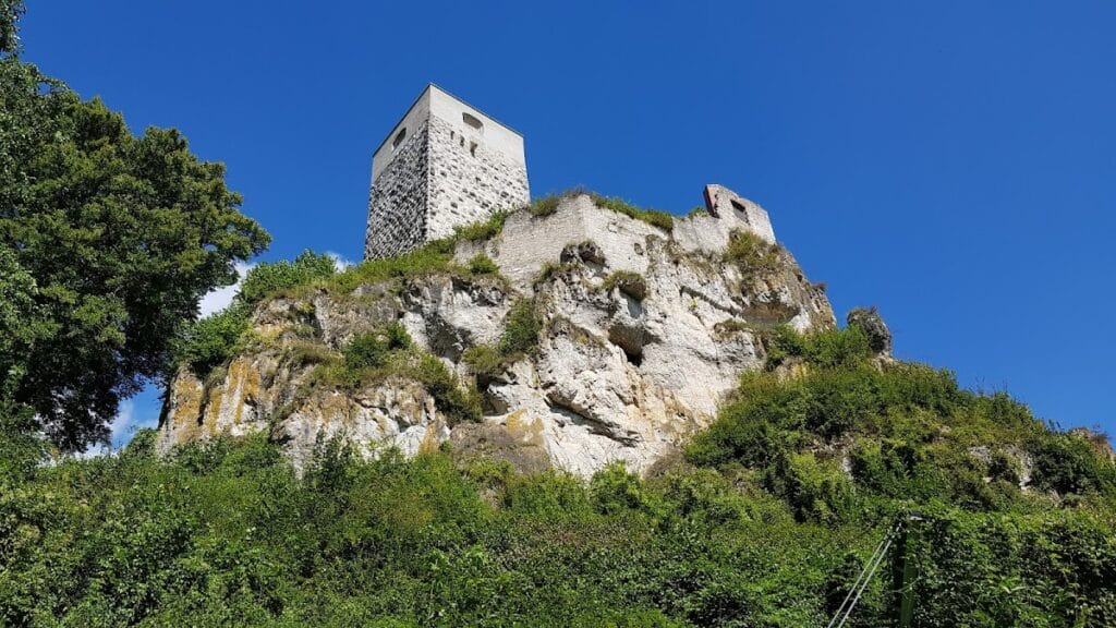 Wellheim Castle: A Medieval Hill Fortress in Germany 1 Wellheim Castle