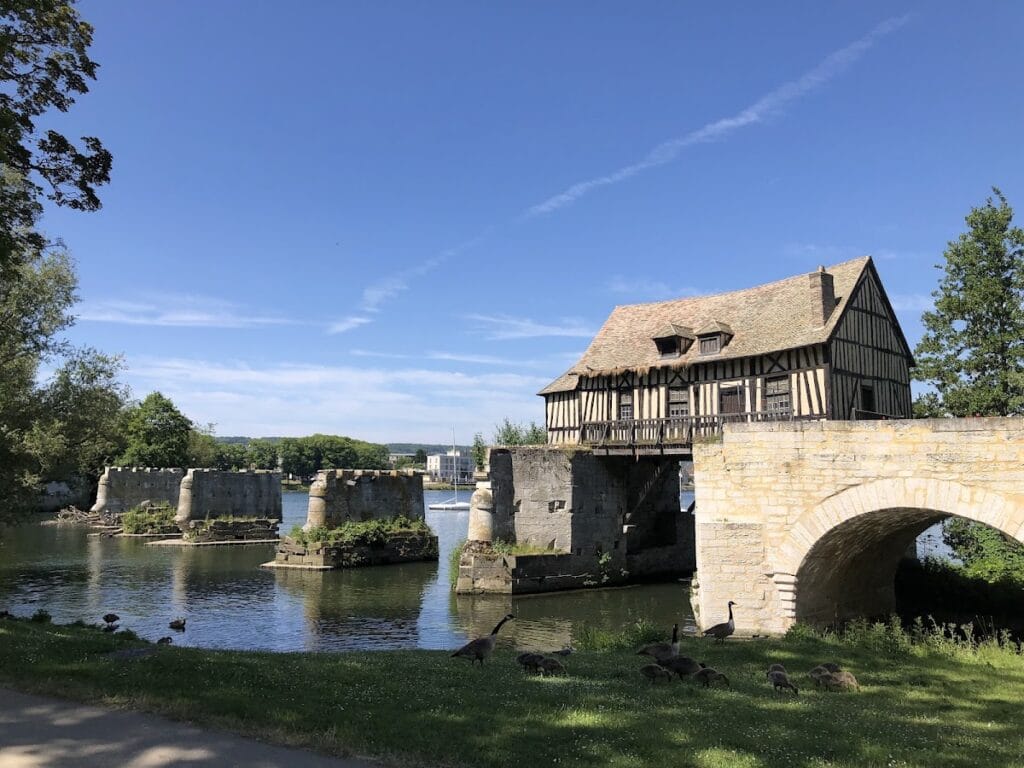 Château des Tourelles: A Medieval Bridge Fortress in Vernon, France 3 Château des Tourelles