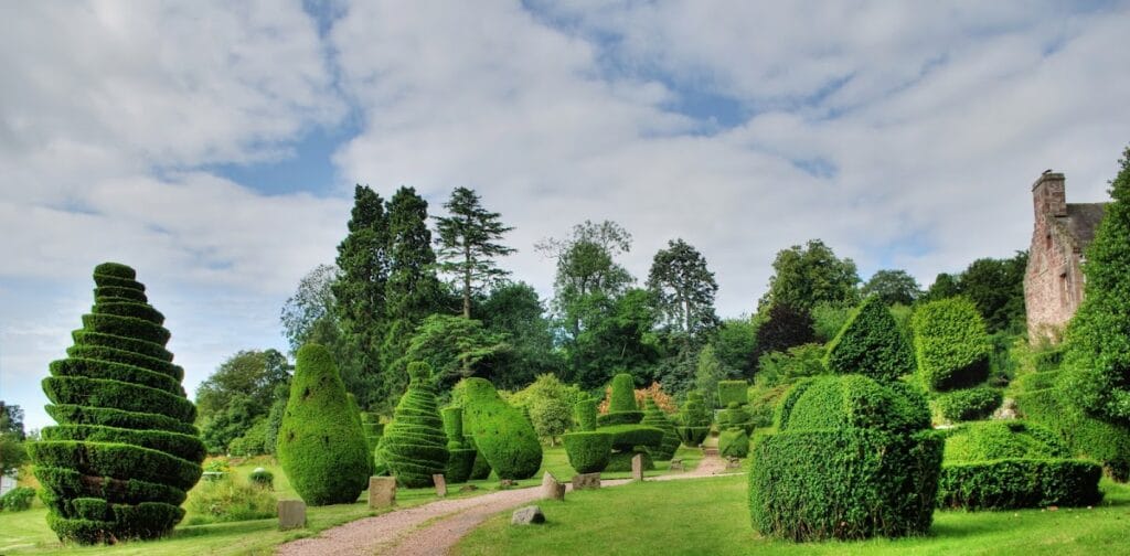Fingask Castle: A Scottish Country House and Threipland Estate 2 Fingask Castle