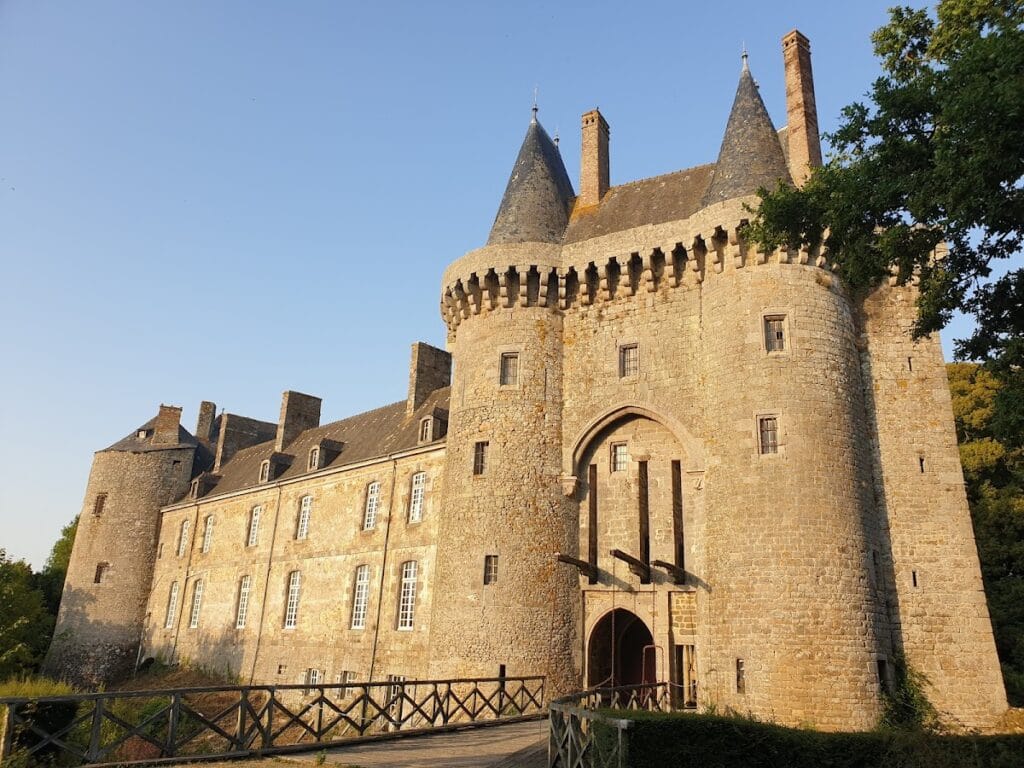 Château de Montmuran: Medieval Fortress and Breton Residence 1 Château de Montmuran