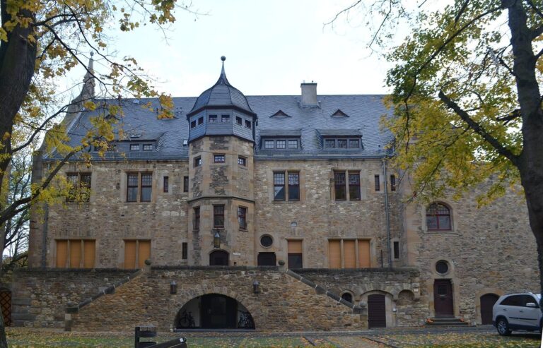 Alzey Castle: A Palatine Castle and Historicist Reconstruction in Germany