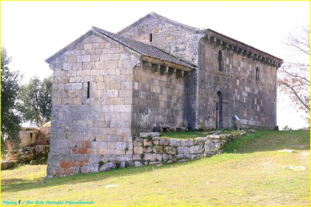 Castle of Carrazeda (ruins)