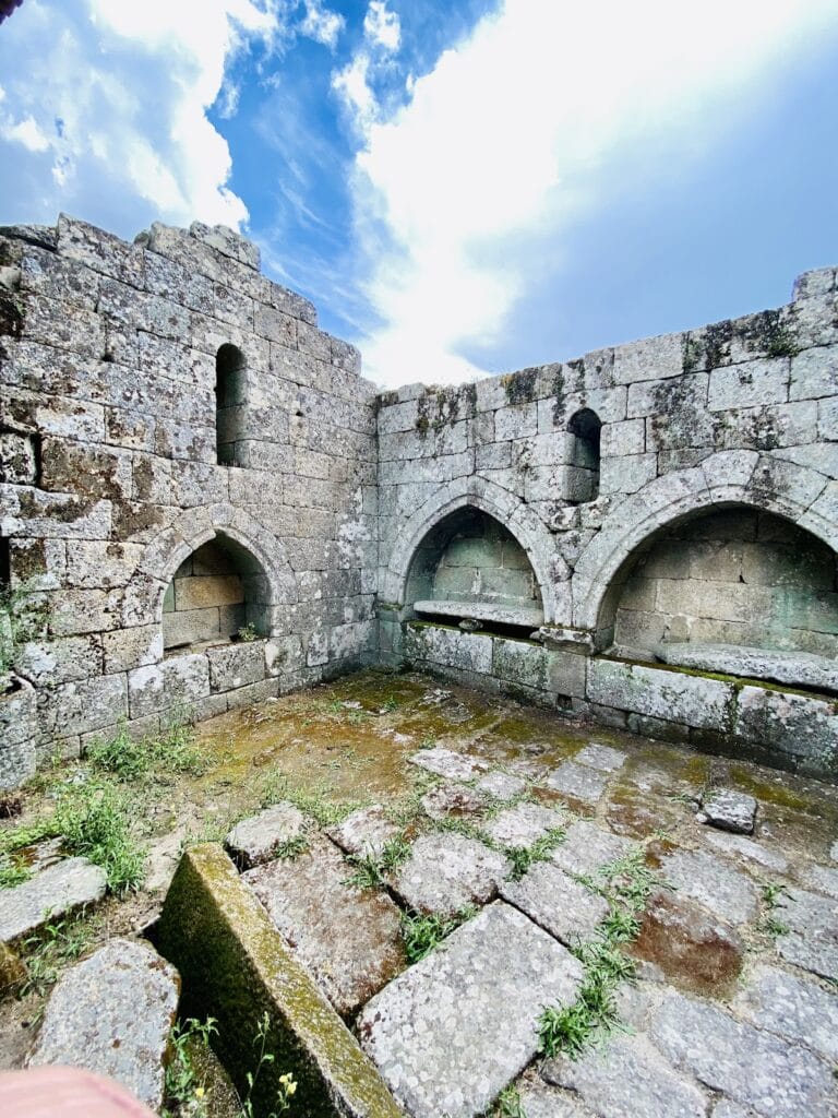 Castle of Carrazeda (ruins)