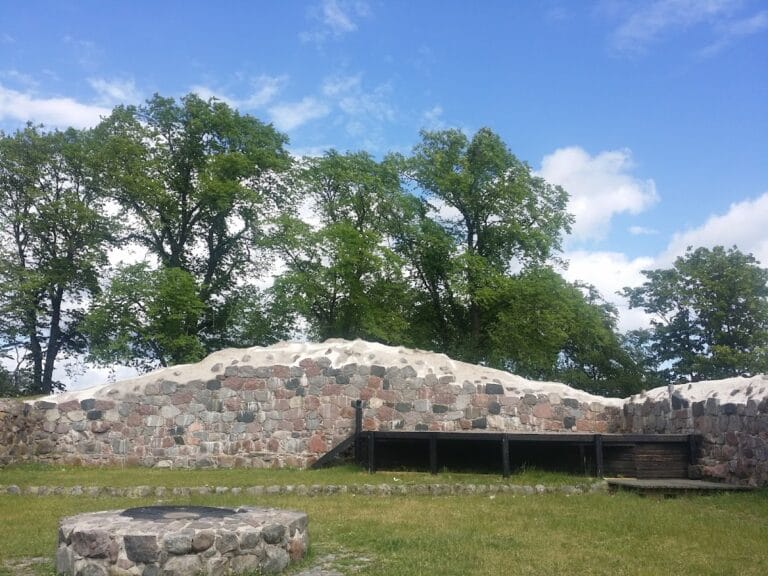 Stegeholm: A Medieval Castle Ruin in Västervik, Sweden