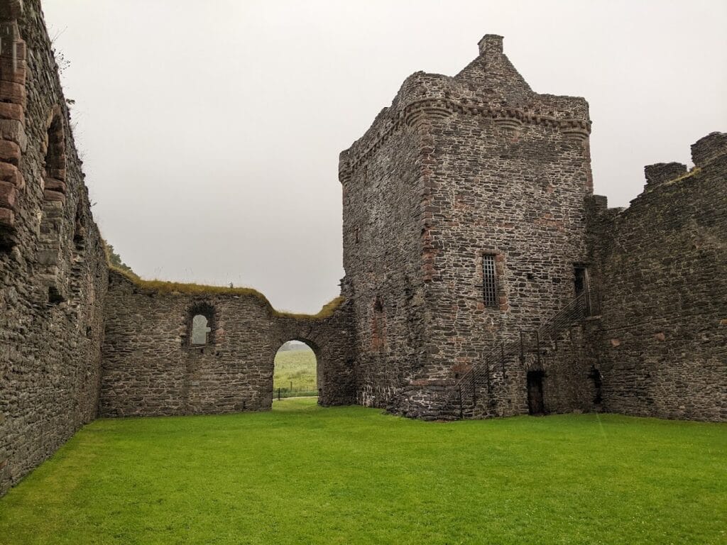 Skipness Castle: A Medieval Fortress on the Kintyre Coast 1 Skipness Castle