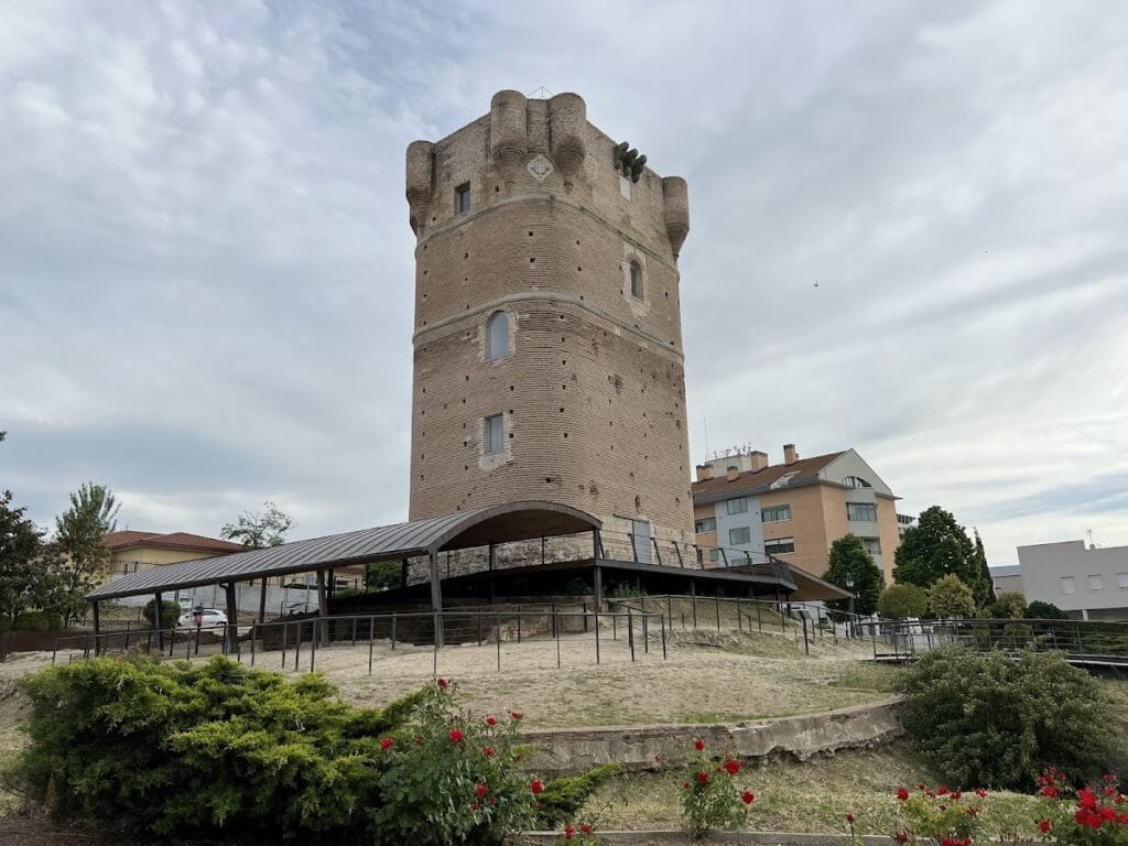 Tower of Arroyomolinos: A Late-Medieval Castilian Keep in Spain 1 Tower of Arroyomolinos