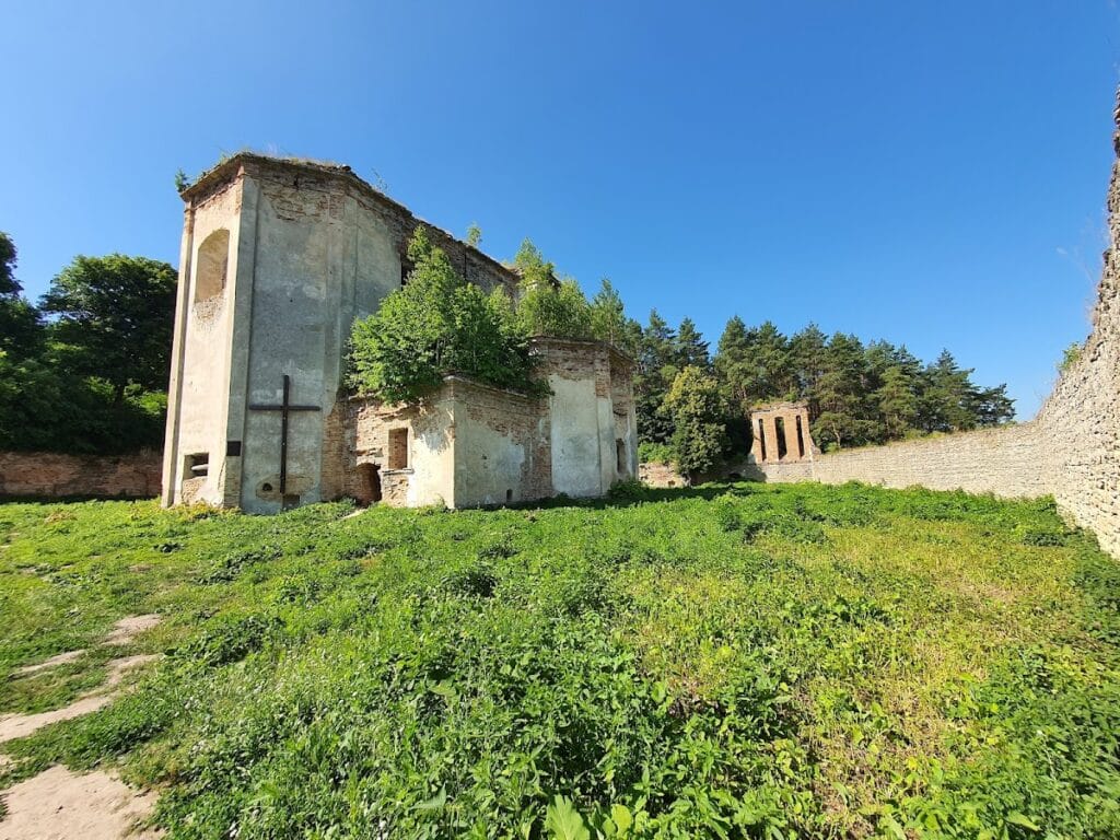 Taikury Castle: A Ruined Defensive Fortress in Ukraine 2 Taikury Castle