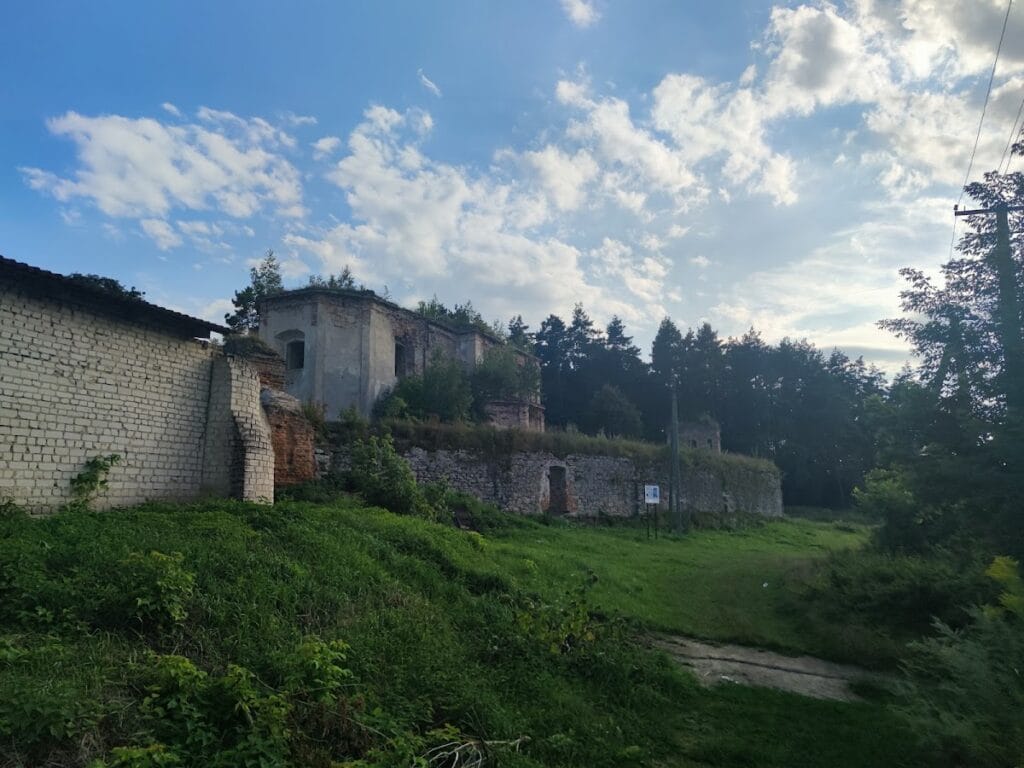 Taikury Castle: A Ruined Defensive Fortress in Ukraine 4 Taikury Castle