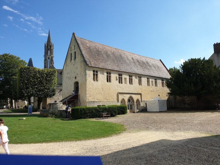 Château royal de Senlis: A Historic Royal Castle and Priory in France