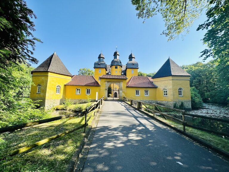 Schloß Holte: A Historic Baroque Water Castle in Germany