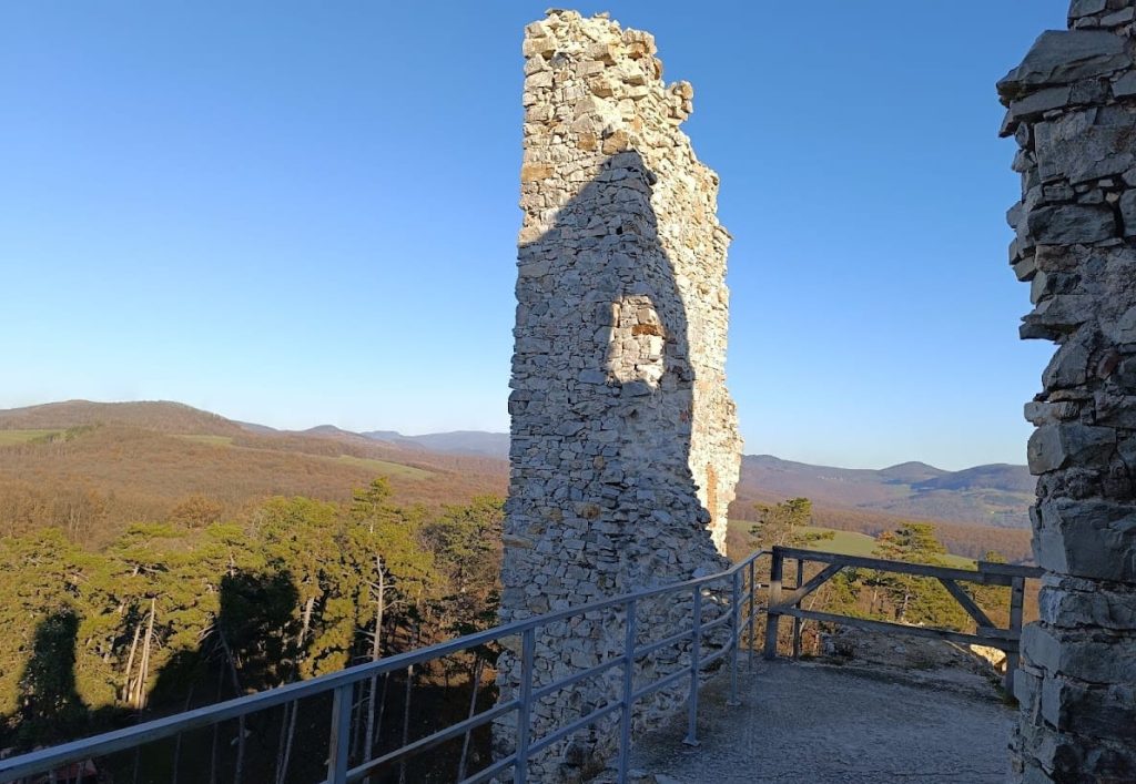 Hrušov Castle: A Medieval Route-Guarding Fortress in Slovakia 5 Hrušov Castle