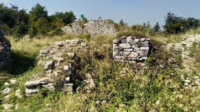 Karpień Castle: A Medieval Stronghold near Lądek-Zdrój, Poland