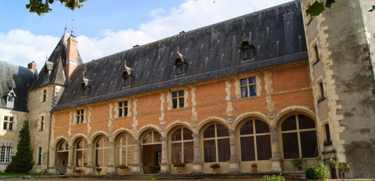 Château de la Verrerie: A Historic Estate in Oizon, France