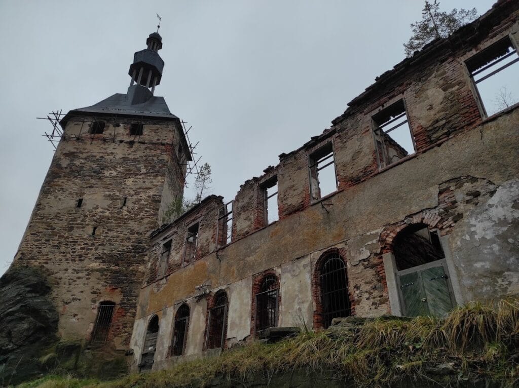 Hartenberg Castle: A Historic Fortress in the Czech Republic 6 Hartenberg