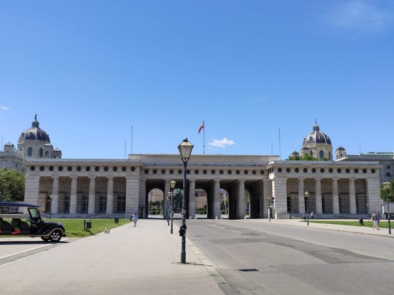 Äußeres Burgtor: Vienna’s Historic City Gate and Memorial