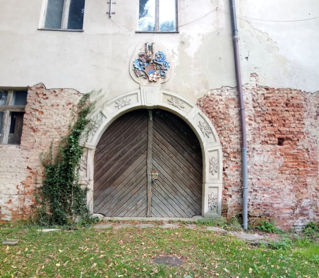 Palace in Dąbrowa