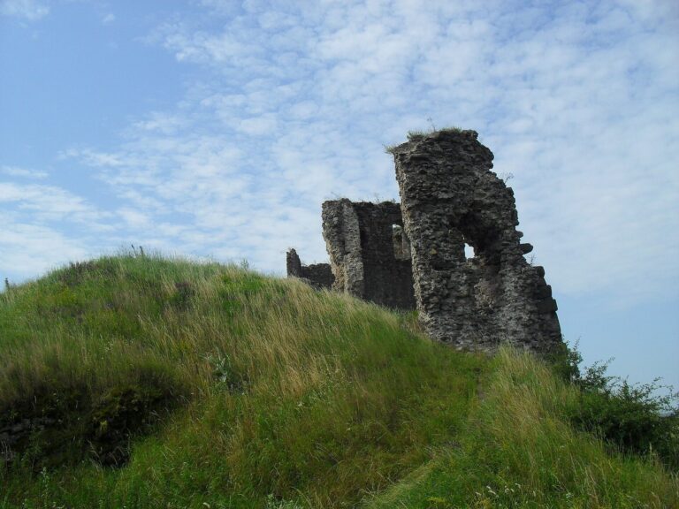 Veľký Kamenec Castle: A Gothic and Renaissance Fortress in Slovakia