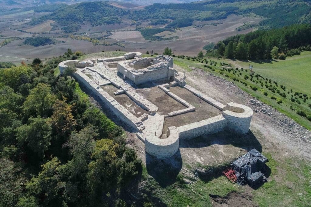 Castle of Irulegi: A Medieval Fortress of the Kingdom of Navarre 4 Castle of Irulegi
