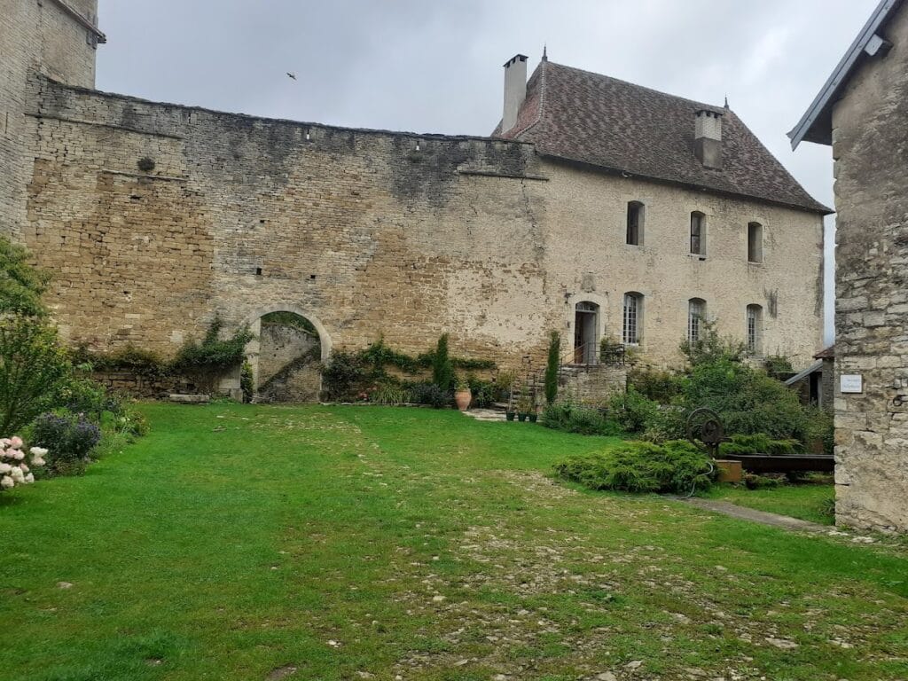 Château d'Oricourt: A Medieval Double-Enclosure Fortress in France 2 Château d'Oricourt