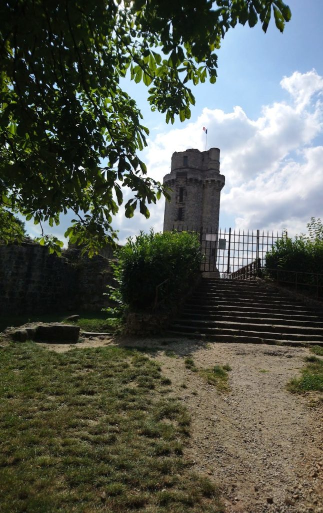 Château de Montlhéry: A Former Fortified Castle in France 3 Château de Montlhéry