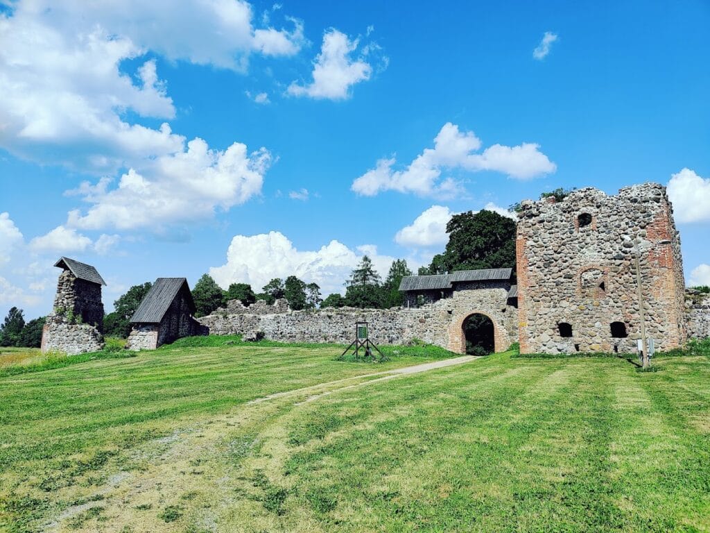 Karksi Castle: A Livonian Order Fortress in Estonia 1 Karksi Castle