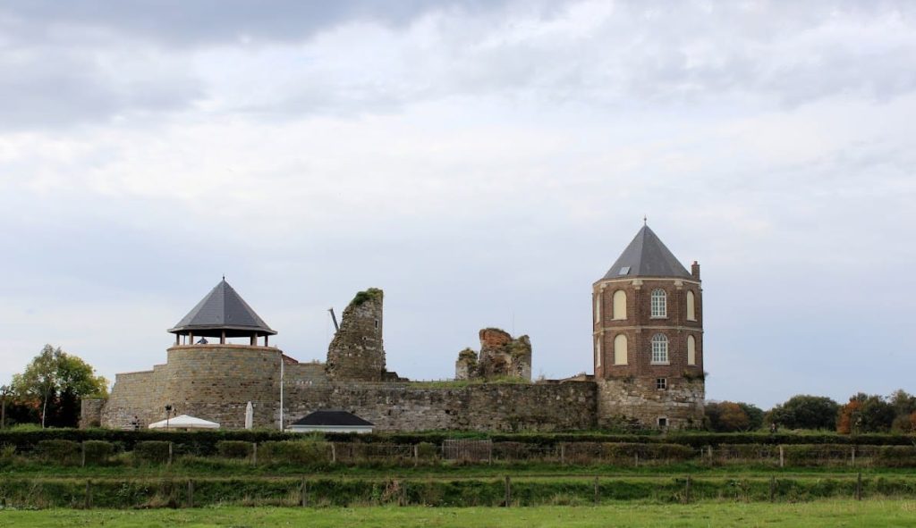 Montfort Castle: A Medieval Water Castle in the Netherlands 2 Montfort Castle