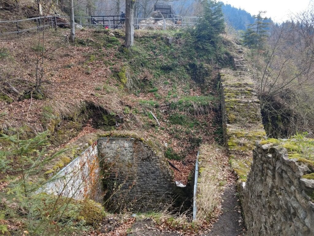 Pieniński Castle (Zamek Pieniński): A Medieval Mountain Refuge in Poland 3 Zamek Pieniński