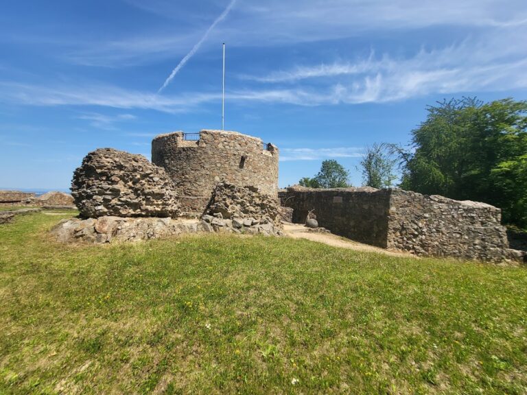 Burg Tannenberg: A Medieval Hilltop Castle in Germany