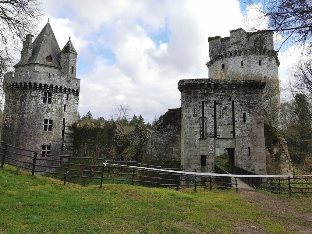 Château de Largoët: Medieval Fortress at Elven, France 2 Château de Largoët