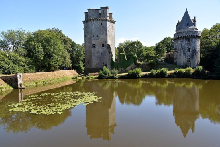 Château de Largoët: Medieval Fortress at Elven, France