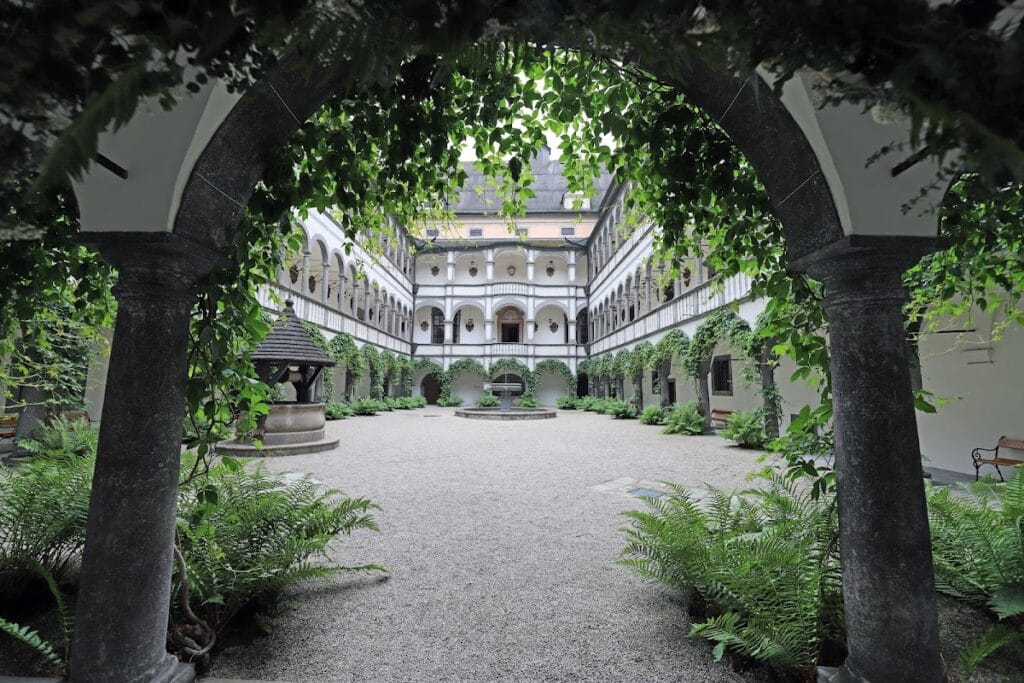 Greinburg: A Late-Medieval Residential Castle in Austria 2 Greinburg