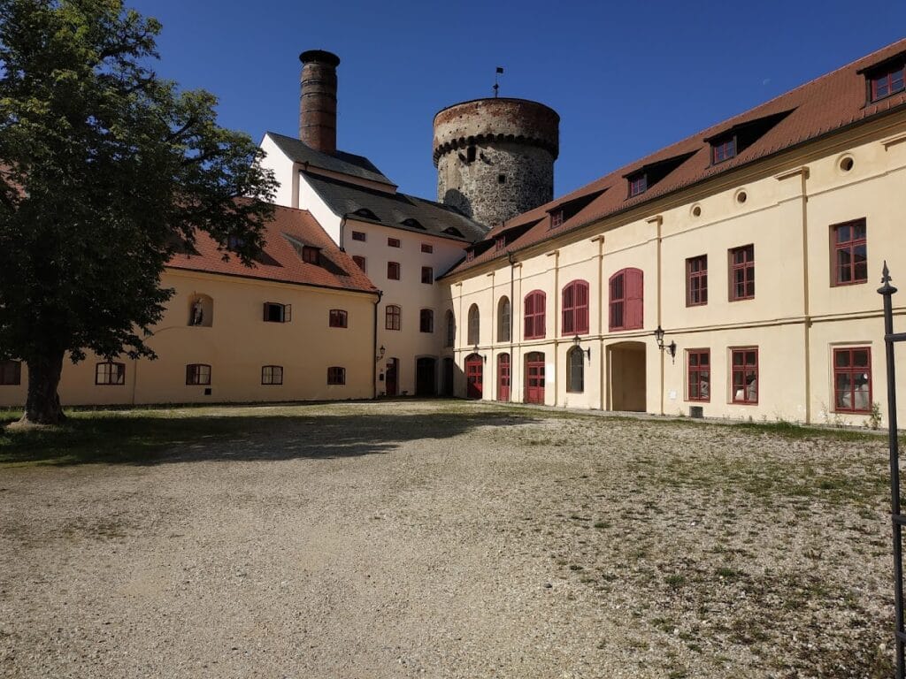 Kotnov: A Medieval Castle and Fortress in Tábor 3 Kotnov