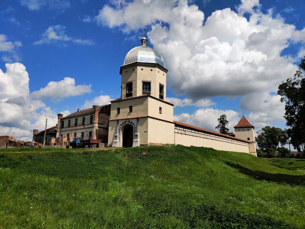 Lubcha Castle: A Palace-and-Castle Complex in Belarus 1 Lubcha Castle