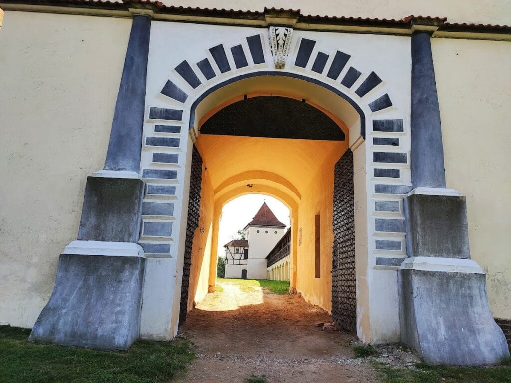 Lubcha Castle: A Palace-and-Castle Complex in Belarus 2 Lubcha Castle