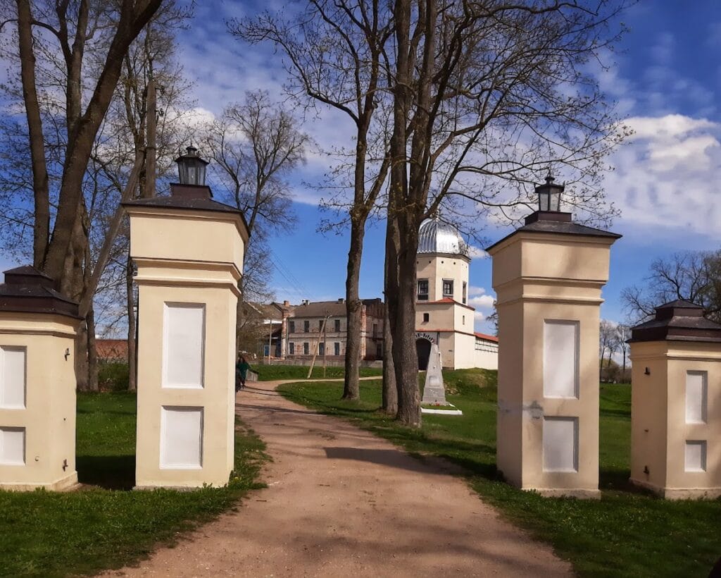 Lubcha Castle: A Palace-and-Castle Complex in Belarus 3 Lubcha Castle