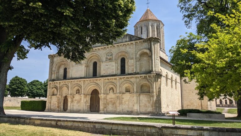 Château de Surgères: A Medieval Fortress and Historic Site in France