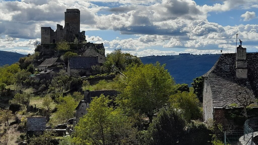 Château de Valon: A Medieval Fortress in Lacroix-Barrez, France 6 Château de Valon