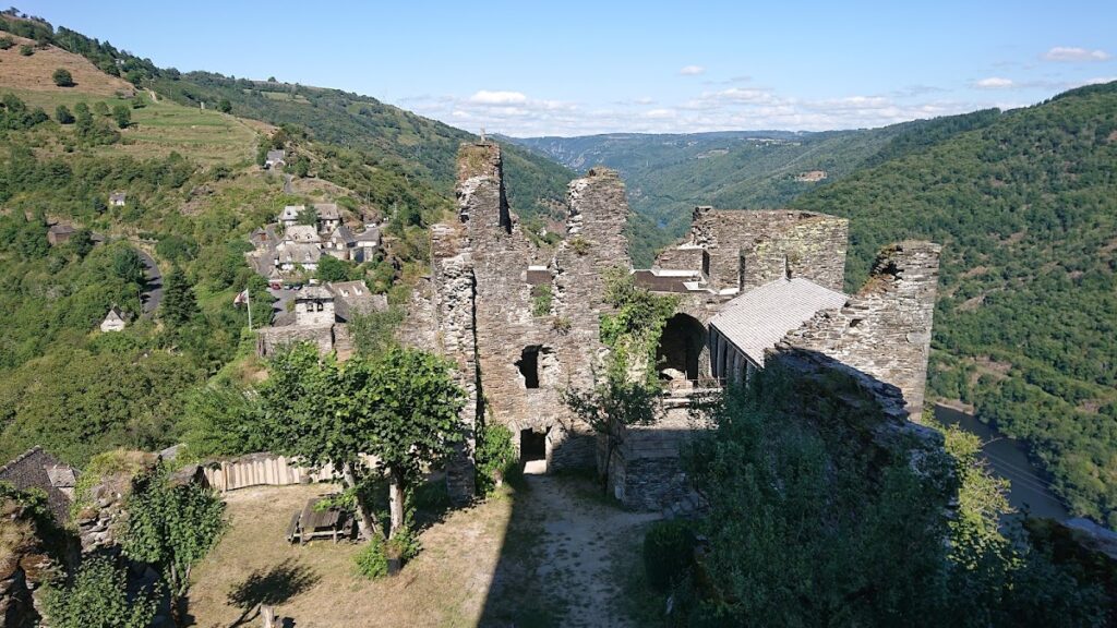 Château de Valon: A Medieval Fortress in Lacroix-Barrez, France 7 Château de Valon